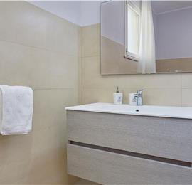 5 bedroom villa with infinity pool, Castellammare del Golfo, sleeps 9